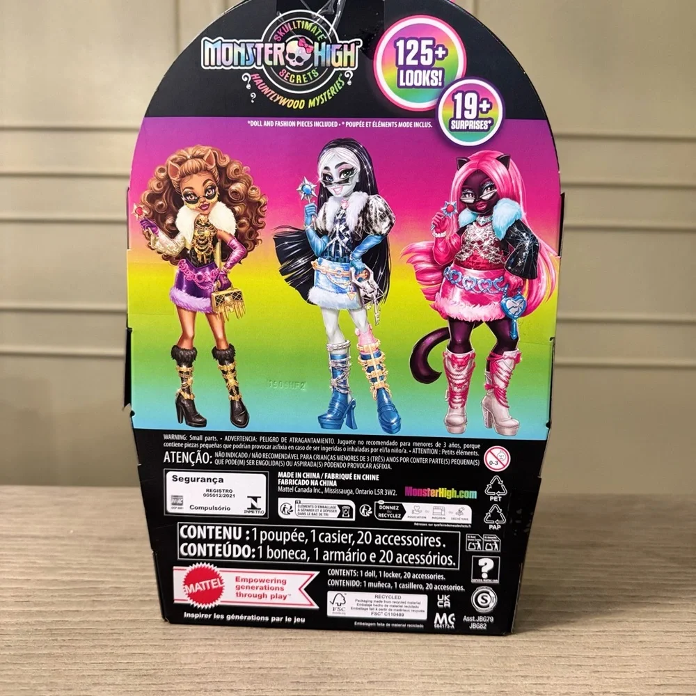 MONSTER HIGH Skulltimate Secrets Hauntlywood Mistery Doll Catty Noir. NEW